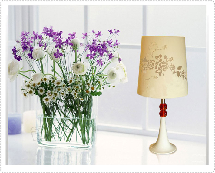 Classy Offwhite Table Lamps with Red Acrylic Balls - Click Image to Close