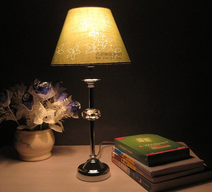 Offwhtite Floral Chrome-Plated Bedside Table Lamps with Transparent Crystal