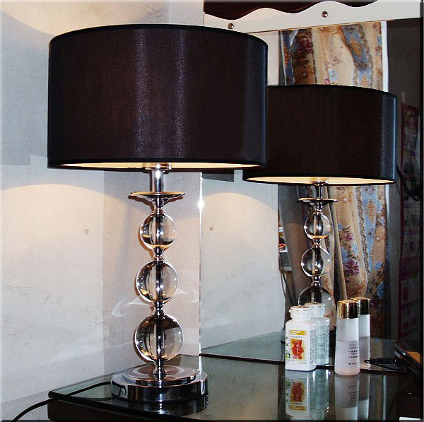 Offwhite Table Lamp with Transparent Crystal Balls