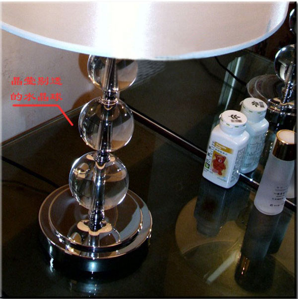 Offwhite Table Lamp with Transparent Crystal Balls