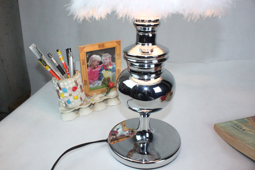 White Gauze Feather Cover Chrome-Plated Modern Table Lamps