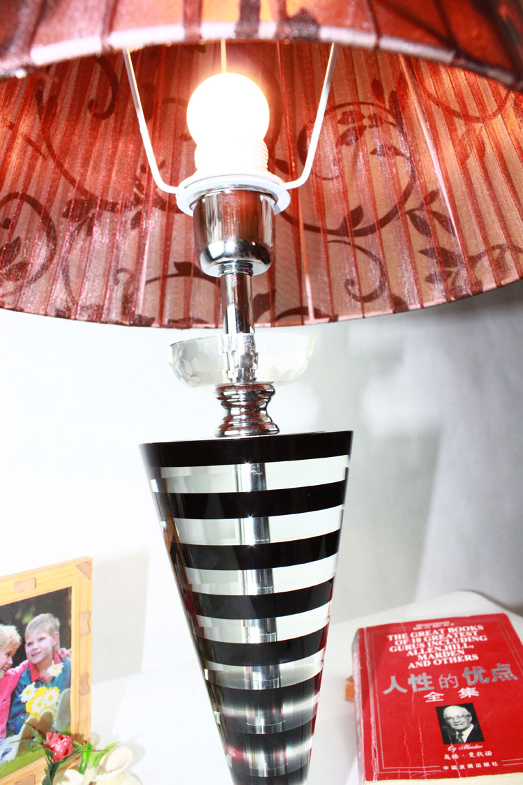 Upscale Red Printed Silk Cloth Cover K9 Crystal Bedroom Table Lamps