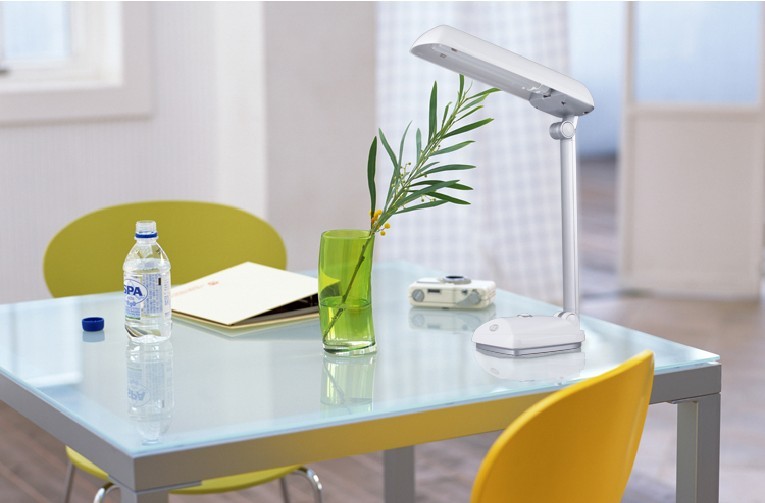 Folding work and study lamp eye vision